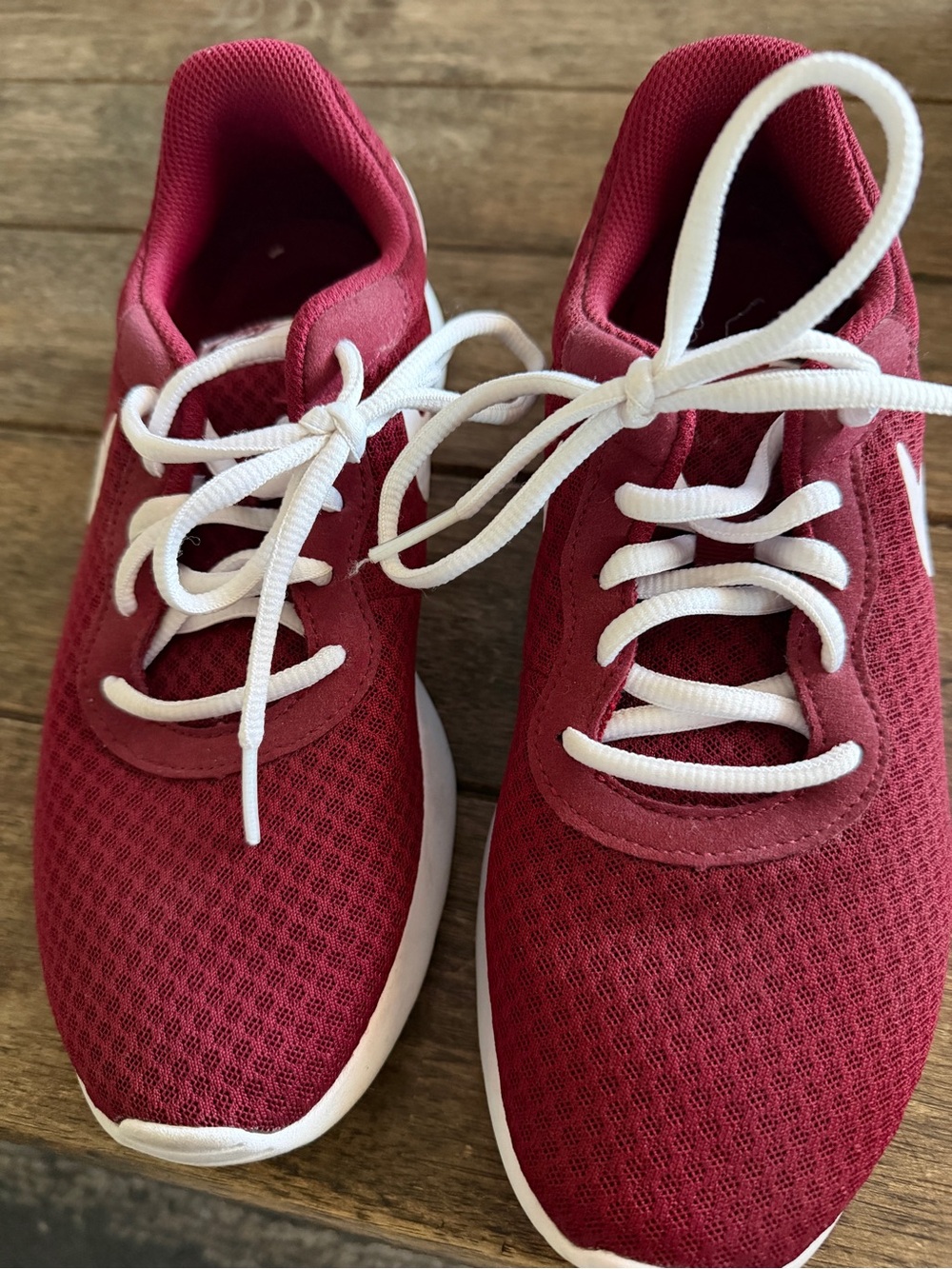 Women's Nike Lightweight Athletic Sneakers - Burgundy